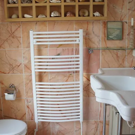 The Red Cupboard בית נופש *
